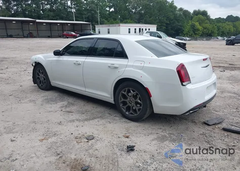 2015 Chrysler 300 300S z USA, uszkodzony, nr VIN 2C3CCAGG2FH736329
